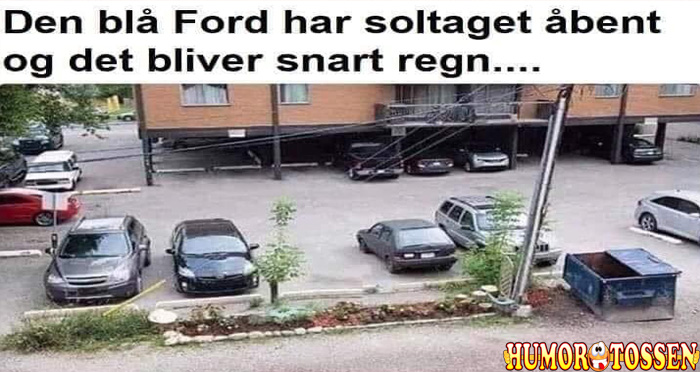 Den blå Ford har soltaget åbent